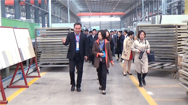 快讯|市人大常委会主任仲素玲一行莅临宝润达视察工业转型工作